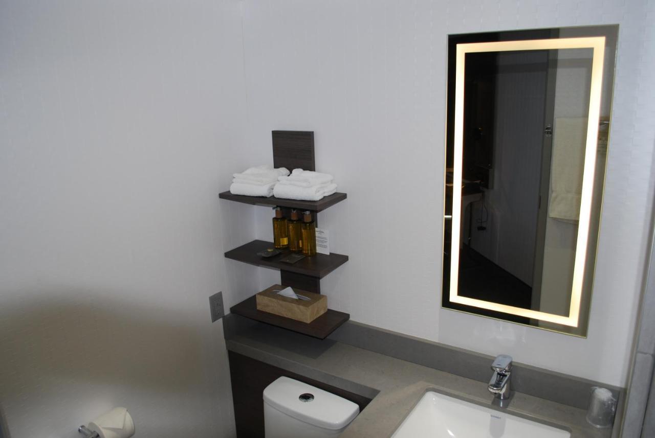 Doubletree By Hilton Ottawa Downtown Hotel Ngoại thất bức ảnh